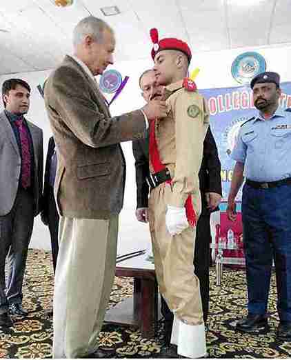 Air-Marshal-Pervaiz-Akhtar-HI-Military-SI-Awarding-Position-cadet-college-fateh-jang