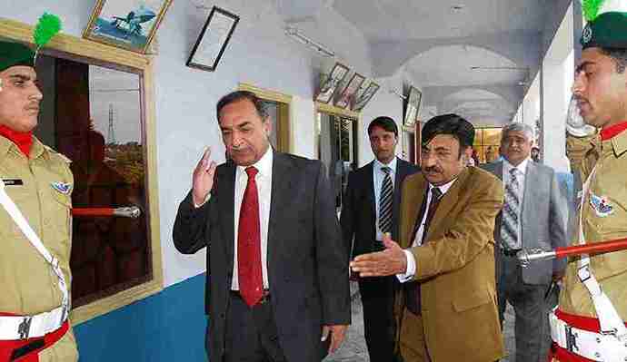 Air-Vice-Marshal-Safdar-Recieved-by-Chairman-cadet-college-fateh-jang_638751162983413178