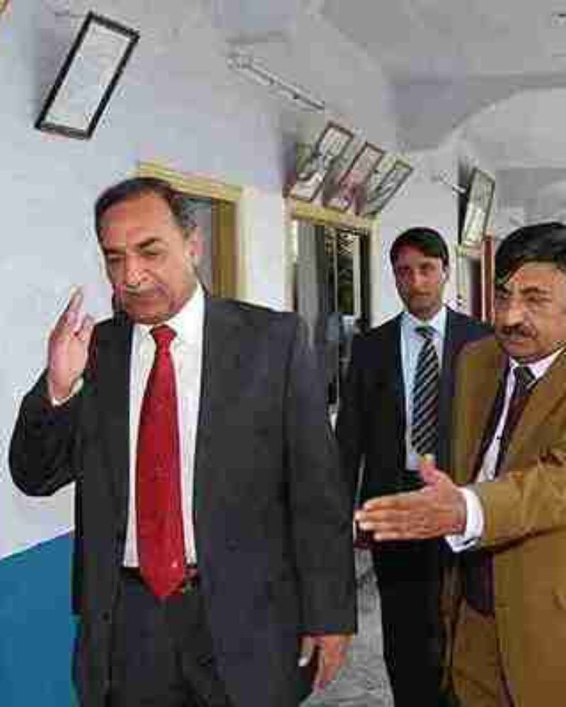 Air-Vice-Marshal-Safdar-Recieved-by-Chairman-cadet-college-fateh-jang_638751162983413178